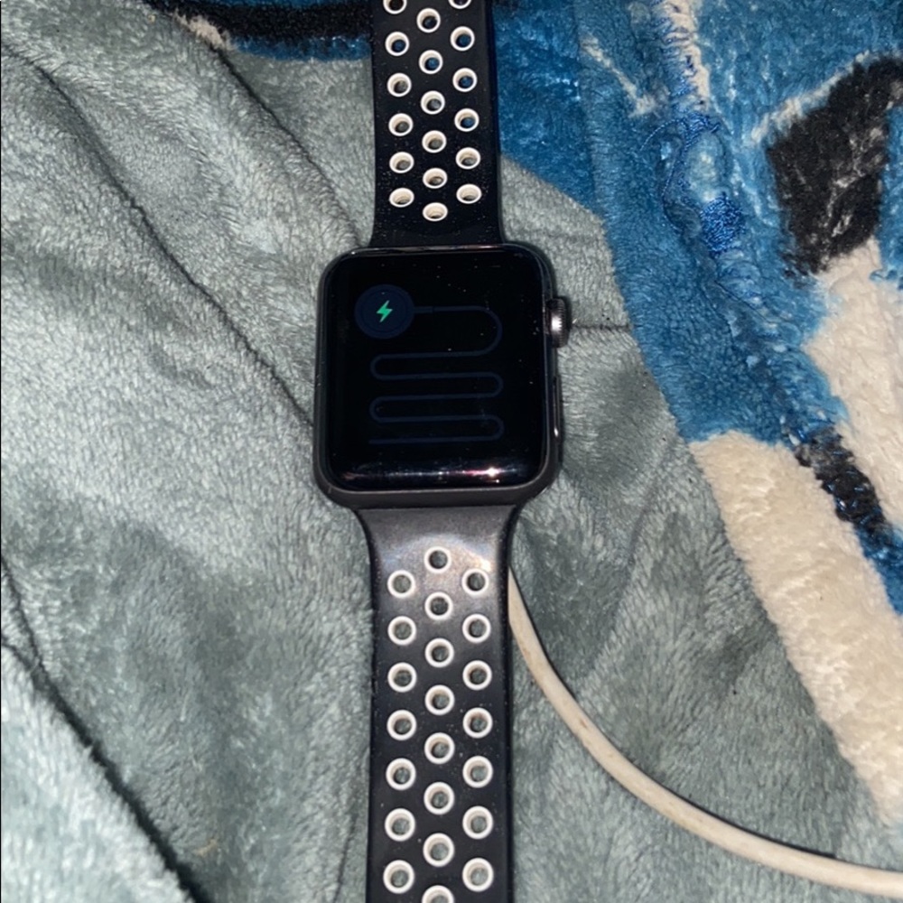 im selling an apple watch series 3 for 42 mm
